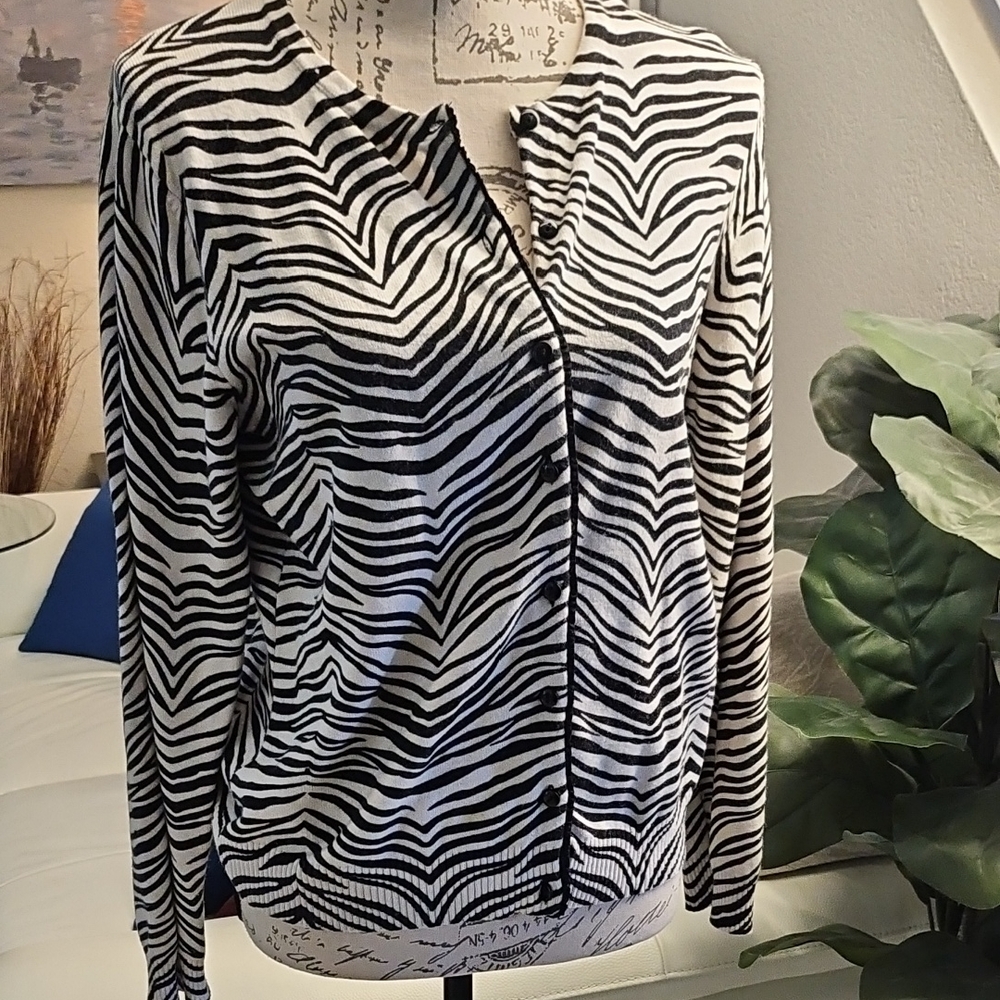 Liz Claiborne Zebra Print Cardigan Sweater. Sizw